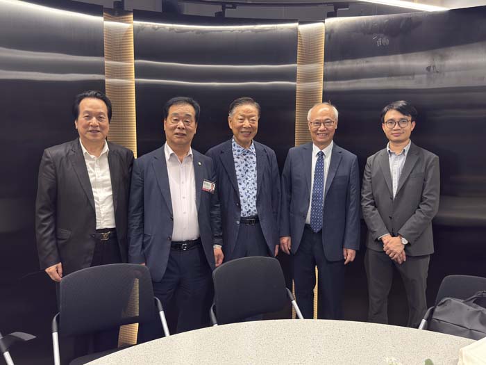 에디터 사진