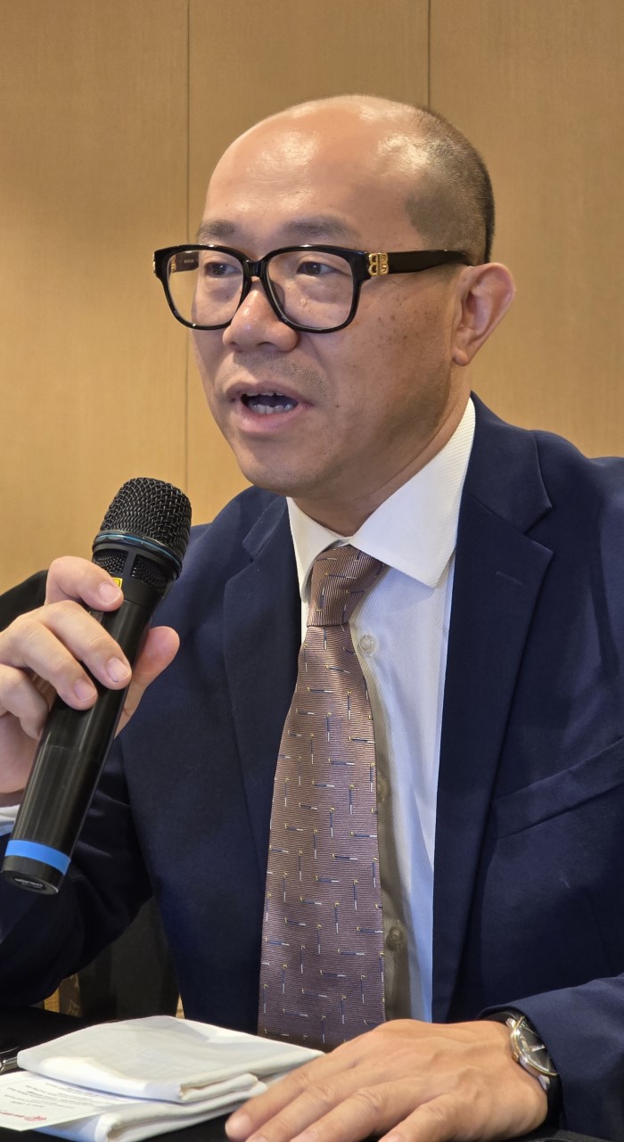 에디터 사진