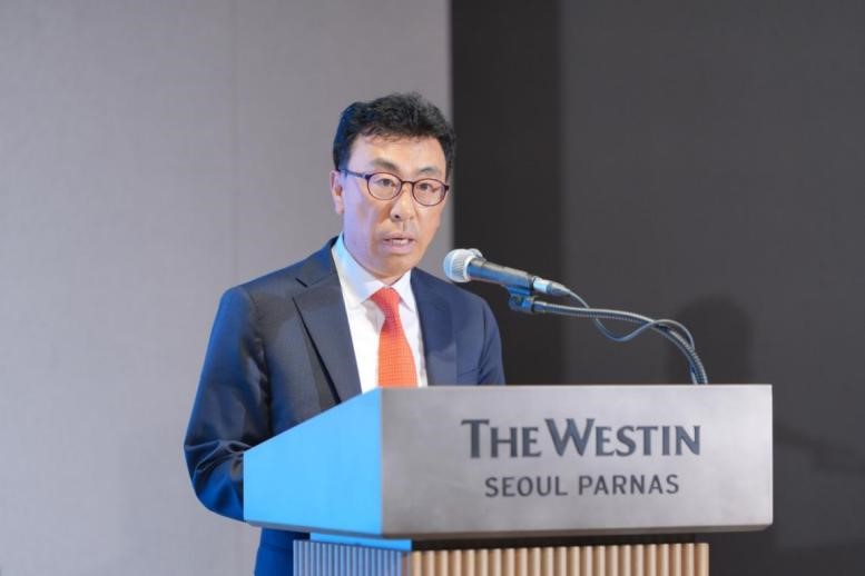 에디터 사진